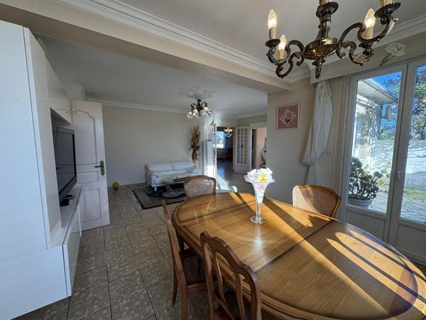 Propriété néo-bretonne avec vue mer ,volumes, élégance et potentiel à 1,2 km des plages