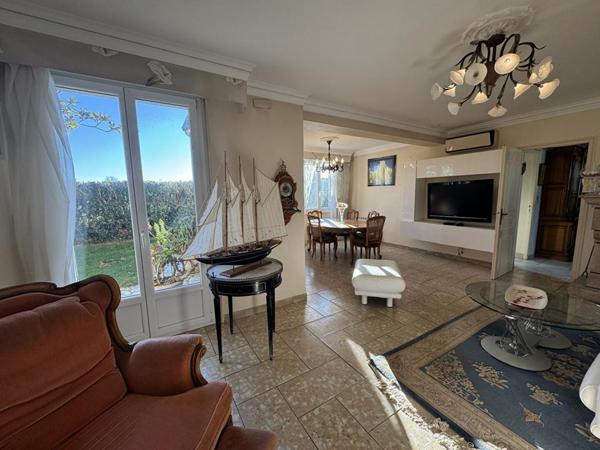 Propriété néo-bretonne avec vue mer ,volumes, élégance et potentiel à 1,2 km des plages