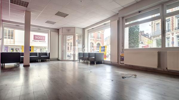 Location local commercial près de ELBEUF - 4 pièce(s) - 102 m² - 890 €/mois