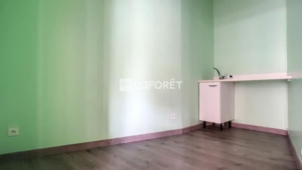 Location local commercial près de ELBEUF - 4 pièce(s) - 102 m² - 890 €/mois