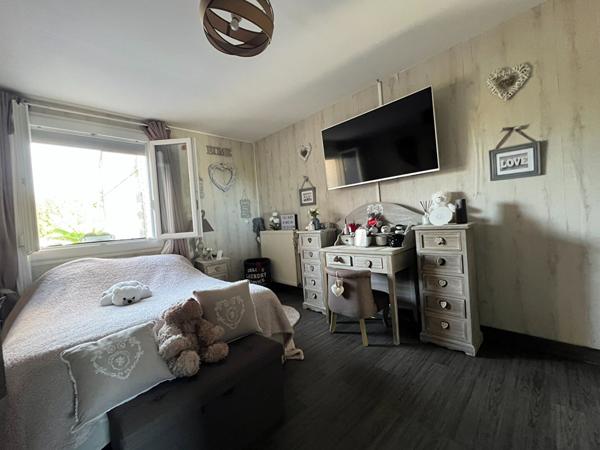 SAINT MAURICE LA CLOUERE PARFAIT ETAT POUR CETTE MAISON DE BOURG AVEC JARDINET