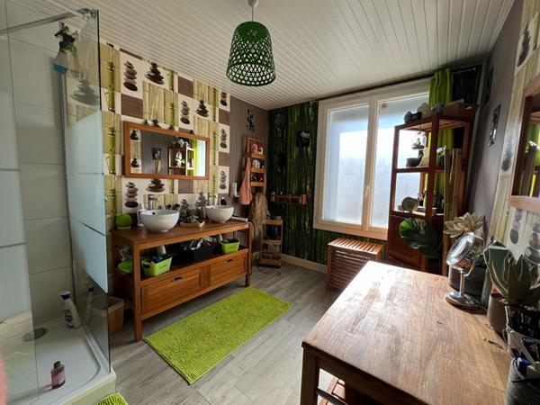 SAINT MAURICE LA CLOUERE PARFAIT ETAT POUR CETTE MAISON DE BOURG AVEC JARDINET