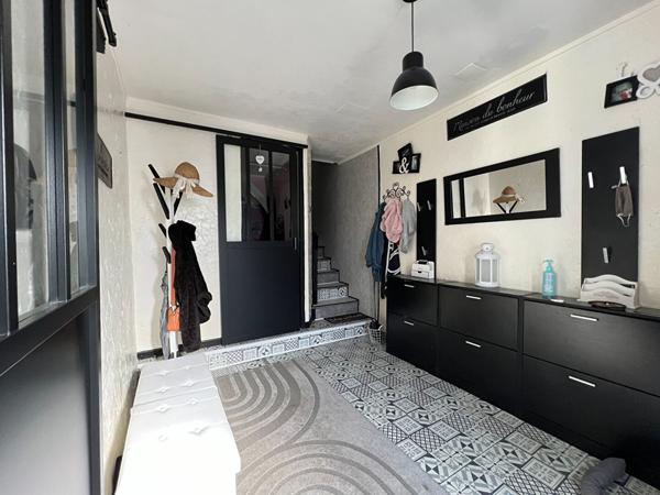 SAINT MAURICE LA CLOUERE PARFAIT ETAT POUR CETTE MAISON DE BOURG AVEC JARDINET