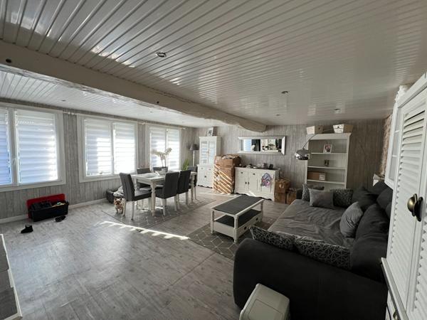 SAINT MAURICE LA CLOUERE PARFAIT ETAT POUR CETTE MAISON DE BOURG AVEC JARDINET