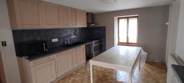 Maison ancienne rénovée, 87m², 3ch, jardin et dépendance.