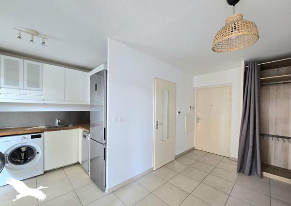 Appartement à louer 750 € CC Marseille 1 pièce 25 m² DPE B