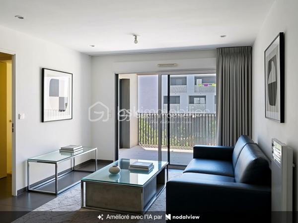 Découvrez cet appartement contemporain situé à seulement quelques pas des commodités essentielles et des transports urbains, idéal pour les citadins actifs. Profitez d'un cadre de vie unique au cœur de la ville.
Cet appartement moderne de 41 m², construit en 2015 avenue du Mondial de rugby 2007 , dans le quartier d'Ovalie , est bien agencé avec ses 2 pièces lumineuses. Situé au 1er étage d'un immeuble de 4 niveaux, il offre un joli balcon pour profiter des journées ensoleillées.
L'agencement intérieur se compose d'une pièce de vie agréable avec cuisine ouverte, d'un dégagement avec placard , d'une chambre donnant sur le balcon terrasse et d'une salle d'eau spacieuse. L'état général est bon., Profitez d'un parking privé sécurisé, un atout rare en ville. Charges annuelles raisonnables à 1008 euros pour une copropriété sans procédure.

Ne manquez pas l'opportunité de vivre ce style de vie urbain moderne. Contactez Elisabeth Meissonnier dès maintenant pour une visite !