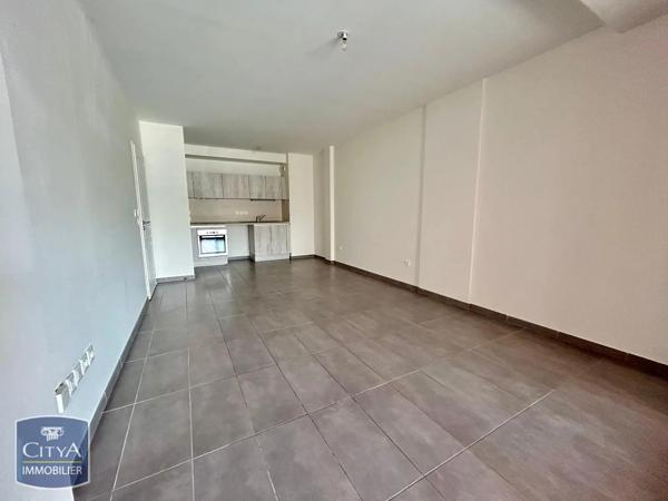 Appartement à louer 2 pièces 55.62m² Fleury-les-Aubrais (45400)