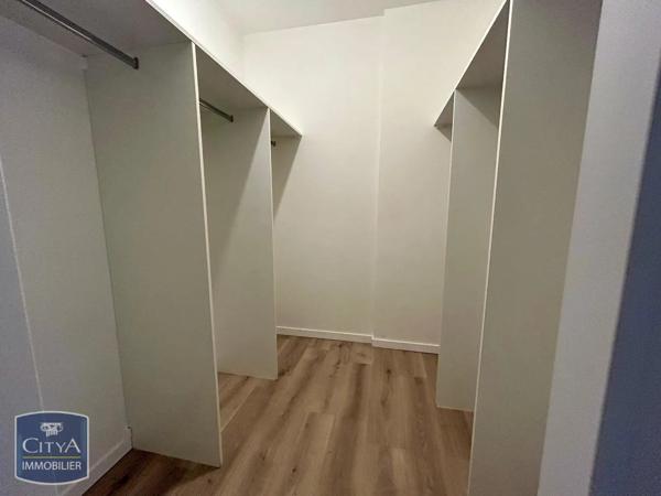 Appartement à louer 2 pièces 55.62m² Fleury-les-Aubrais (45400)