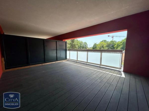 Appartement à louer 2 pièces 55.62m² Fleury-les-Aubrais (45400)