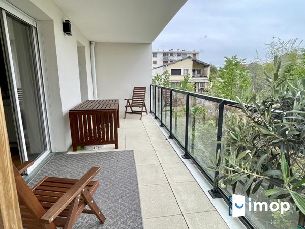Appartement T4 avec grande terrasse, au calme absolu - parking