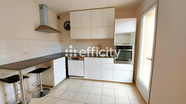 Maison
         4 pièces
        - 91 m² 300 000 € *