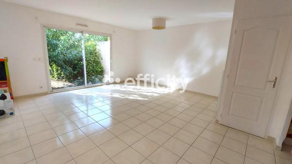 Maison
         4 pièces
        - 91 m² 300 000 € *