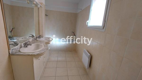 Maison
         4 pièces
        - 91 m² 300 000 € *