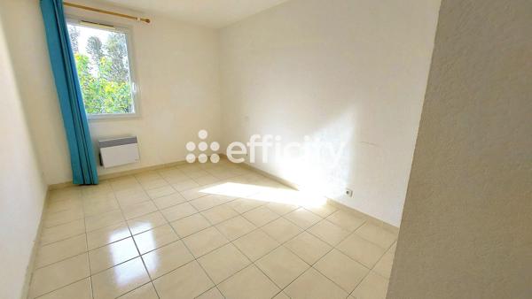 Maison
         4 pièces
        - 91 m² 300 000 € *