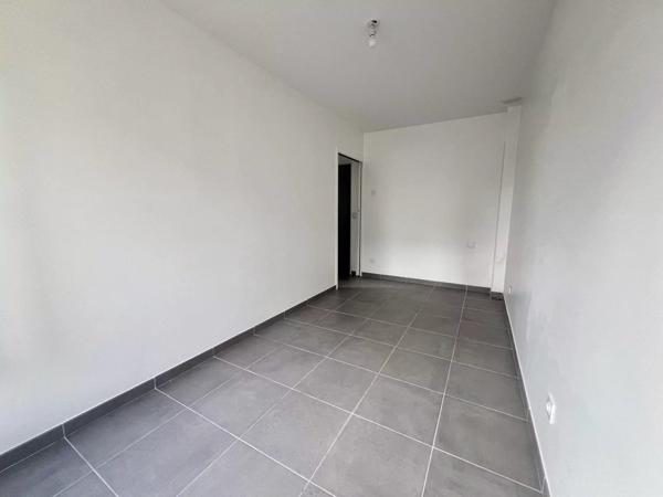 Maison 7 pièces - 4 chambres - parking - terrasse