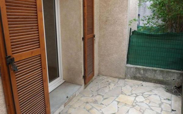 Appartement à vendre    2 pièces • 32 m2 Nîmes