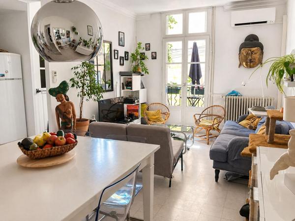 Maison de caractère avec garage ,Centre  de Pézenas 90m2
