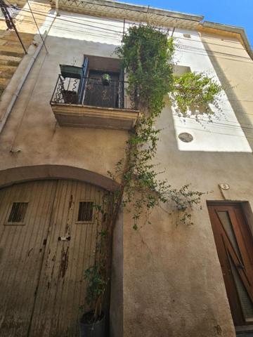 Maison de caractère avec garage ,Centre  de Pézenas 90m2