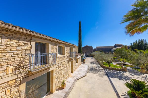 Charmant duplex avec jardin dans copropriété de caractère