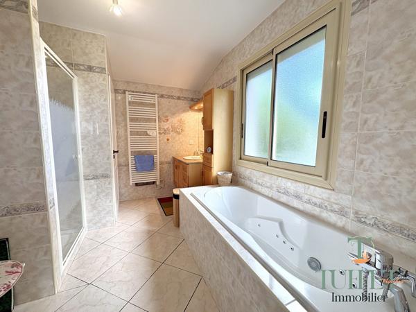 VASTE MAISON RENOVEE 4 CHAMBRES + GARAGE DOUBLE + JARDIN CLOS PAYSAGER