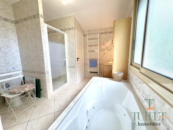 VASTE MAISON RENOVEE 4 CHAMBRES + GARAGE DOUBLE + JARDIN CLOS PAYSAGER