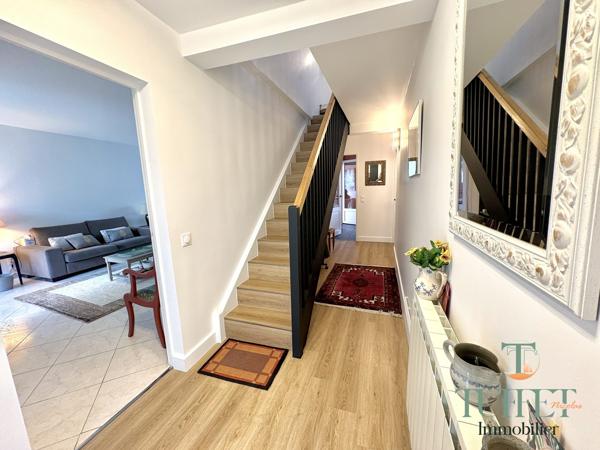 VASTE MAISON RENOVEE 4 CHAMBRES + GARAGE DOUBLE + JARDIN CLOS PAYSAGER