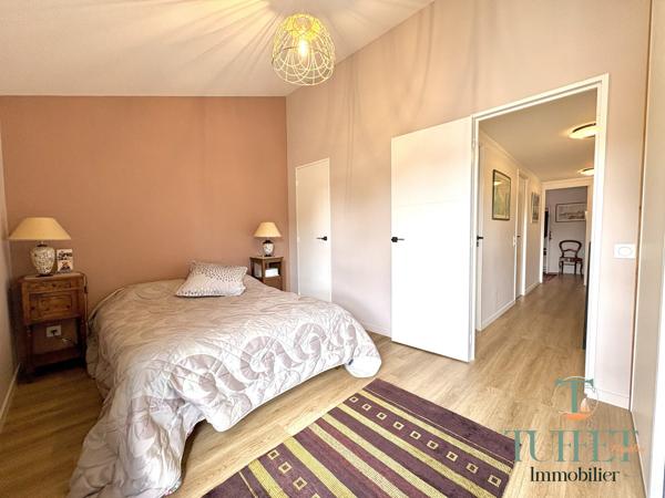 VASTE MAISON RENOVEE 4 CHAMBRES + GARAGE DOUBLE + JARDIN CLOS PAYSAGER