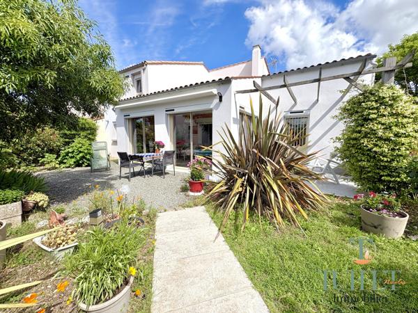 VASTE MAISON RENOVEE 4 CHAMBRES + GARAGE DOUBLE + JARDIN CLOS PAYSAGER