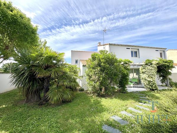 VASTE MAISON RENOVEE 4 CHAMBRES + GARAGE DOUBLE + JARDIN CLOS PAYSAGER