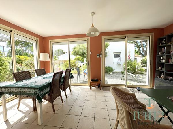 VASTE MAISON RENOVEE 4 CHAMBRES + GARAGE DOUBLE + JARDIN CLOS PAYSAGER