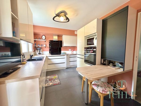 VASTE MAISON RENOVEE 4 CHAMBRES + GARAGE DOUBLE + JARDIN CLOS PAYSAGER