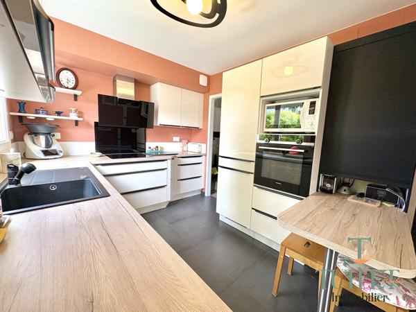 VASTE MAISON RENOVEE 4 CHAMBRES + GARAGE DOUBLE + JARDIN CLOS PAYSAGER