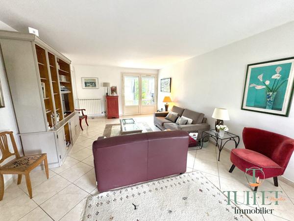 VASTE MAISON RENOVEE 4 CHAMBRES + GARAGE DOUBLE + JARDIN CLOS PAYSAGER