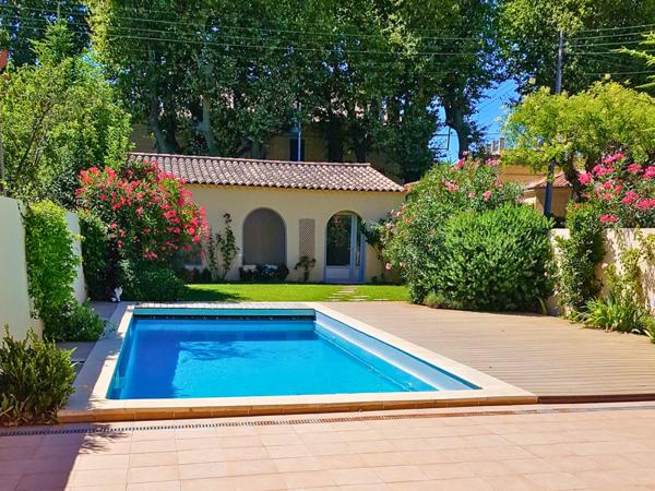 Salon-de-Provence (13300) Maison centre ville 5 chambres, double garage et piscine