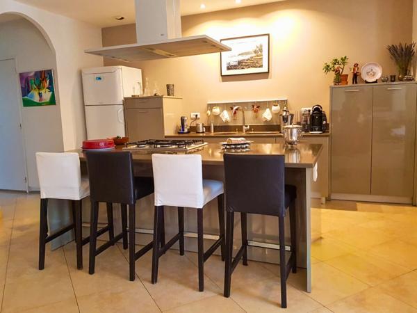 Salon-de-Provence (13300) Maison centre ville 5 chambres, double garage et piscine