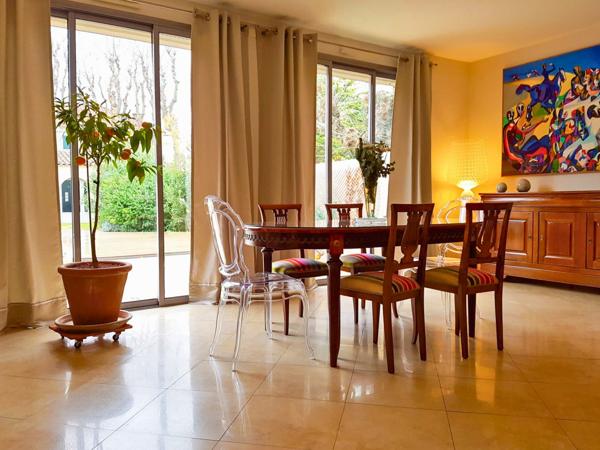 Salon-de-Provence (13300) Maison centre ville 5 chambres, double garage et piscine