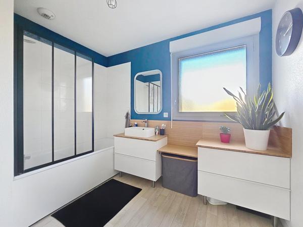 Maison familiale récente, proche du centre de BLANQUEFORT