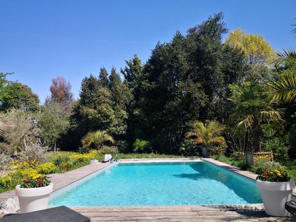 Bordeaux, Maison de 320 m² sur un terrain de 2989 m²