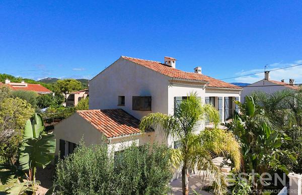 Villa centre ville à vendre à La Londe-les-Maures - 5 pièces, 150 m²