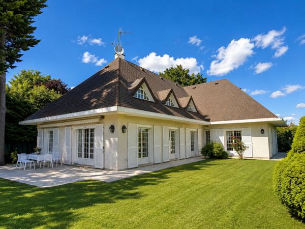 Maison
         9 pièces
        - 324 m² Exclusivité 295 000 € *