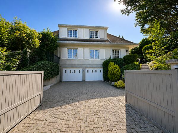 Maison
         9 pièces
        - 324 m² Exclusivité 295 000 € *