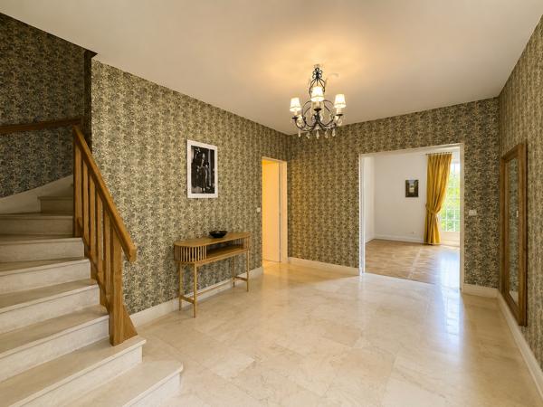 Maison
         9 pièces
        - 324 m² Exclusivité 295 000 € *