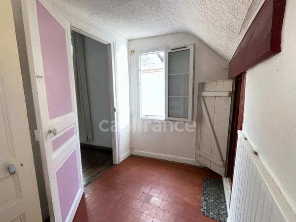 Maison de ville de caractère au coeur de CHÂTEAU RENARD (45) - 4 pièces - idéal primo accédant ou investisseur ou activité professionnelle