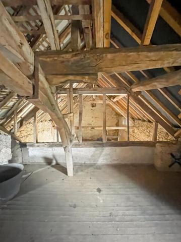 Chateaumeillant  Longère idéale pour vos projets