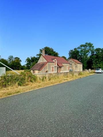 Chateaumeillant  Longère idéale pour vos projets