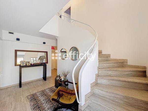 Maison
         4 pièces
        - 114 m² Exclusivité 225 000 € *