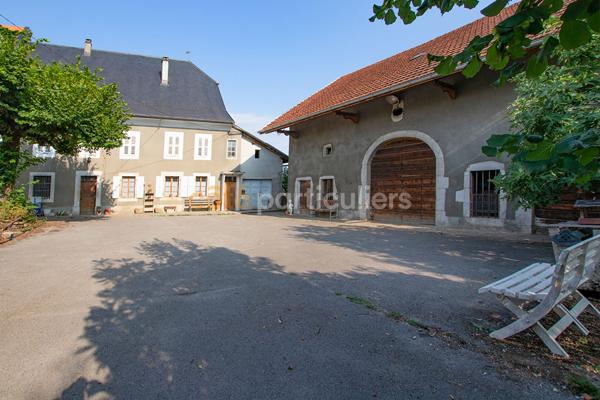 Vente
                Maison192 m² - 8 Pièces -
                    REIGNIER (74930)