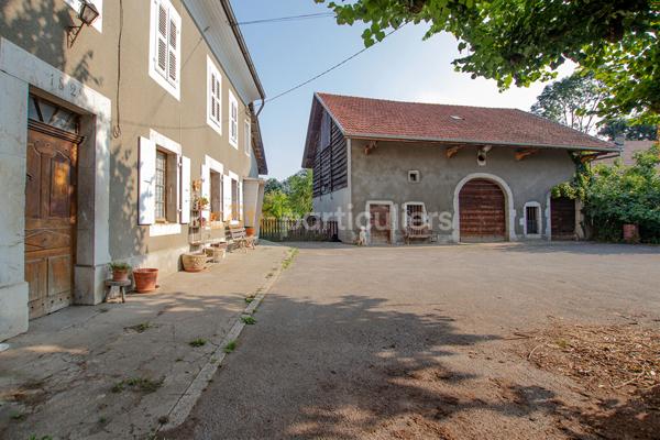 Vente
                Maison192 m² - 8 Pièces -
                    REIGNIER (74930)
