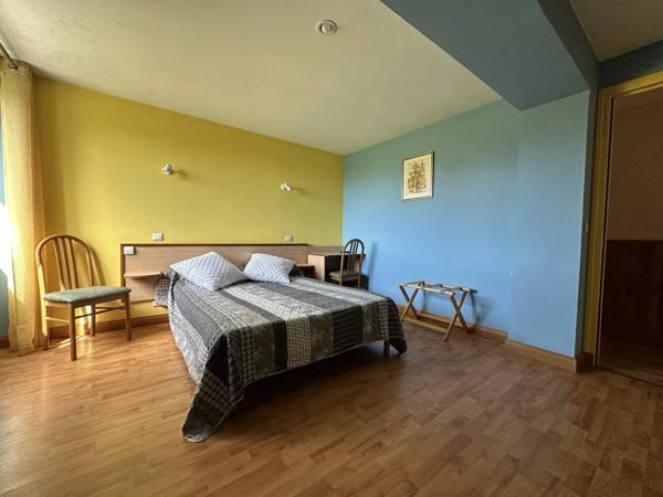 Propriété, ancien restaurant et hôtel 7 chambres